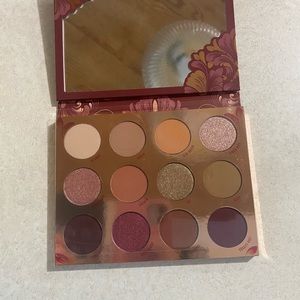 NIB Colourpop Plush On Me Palette